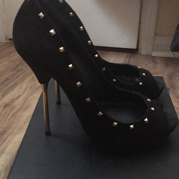 Heels - Picture 3 of 6